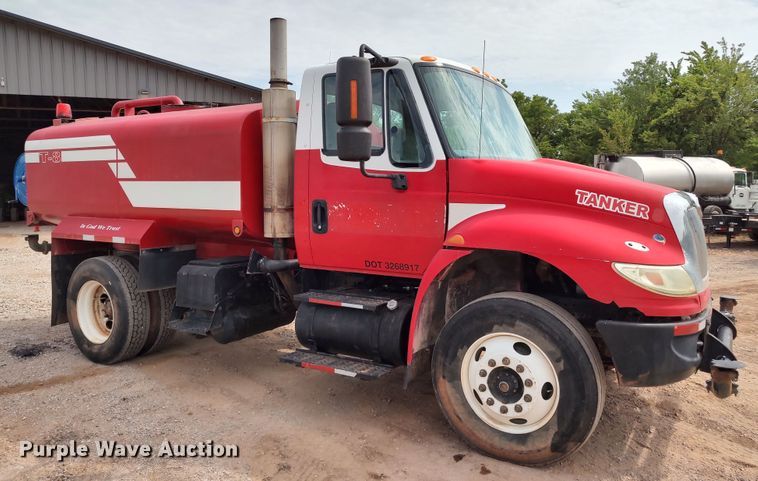 image for item JR9439 2003 International 8500  tank truck