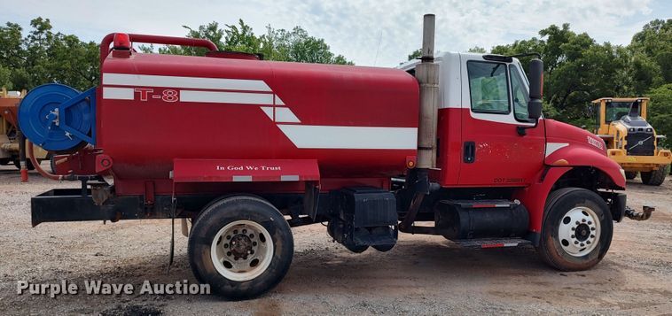 image for item JR9439 2003 International 8500  tank truck