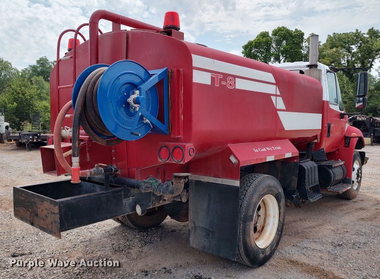 image for item JR9439 2003 International 8500  tank truck