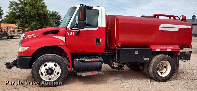 image for item JR9439 2003 International 8500  tank truck