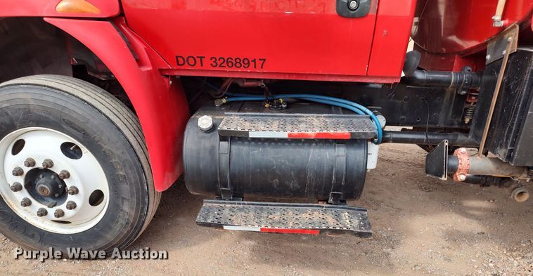 image for item JR9439 2003 International 8500  tank truck