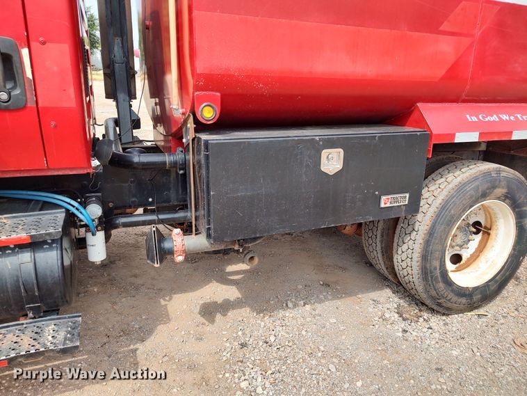 image for item JR9439 2003 International 8500  tank truck