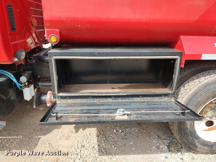 image for item JR9439 2003 International 8500  tank truck