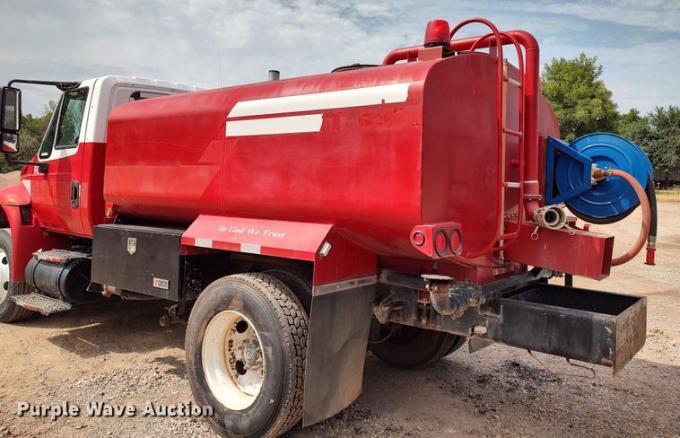 image for item JR9439 2003 International 8500  tank truck