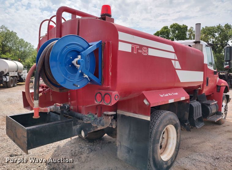 image for item JR9439 2003 International 8500  tank truck