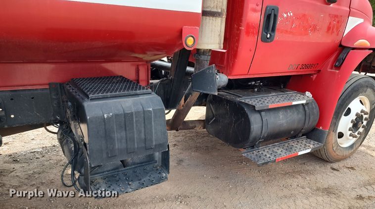 image for item JR9439 2003 International 8500  tank truck