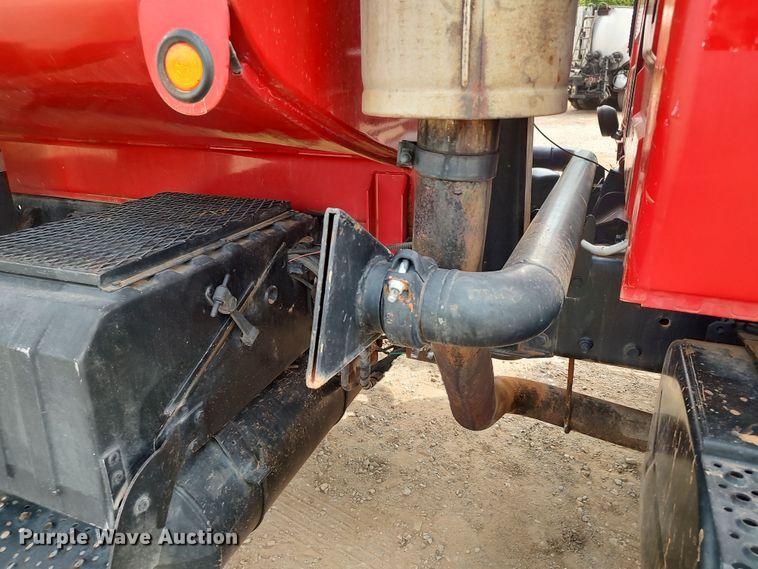 image for item JR9439 2003 International 8500  tank truck