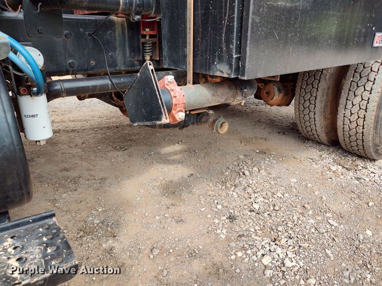 image for item JR9439 2003 International 8500  tank truck