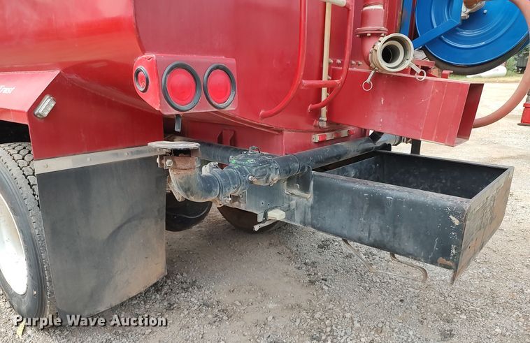 image for item JR9439 2003 International 8500  tank truck