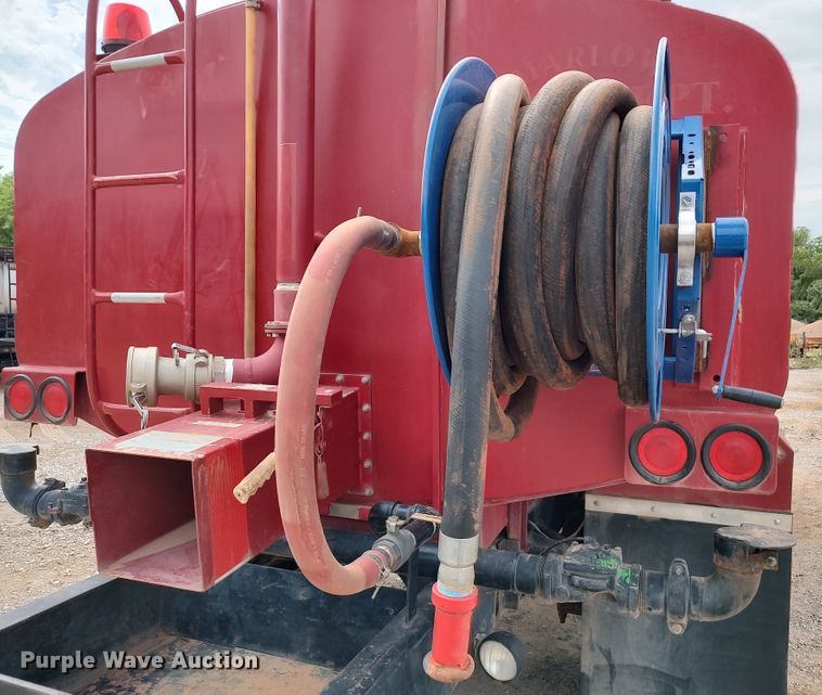 image for item JR9439 2003 International 8500  tank truck