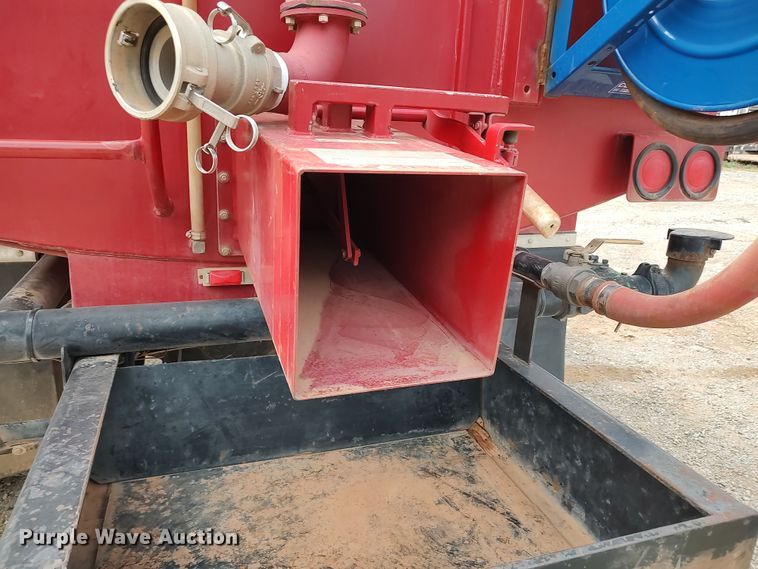 image for item JR9439 2003 International 8500  tank truck