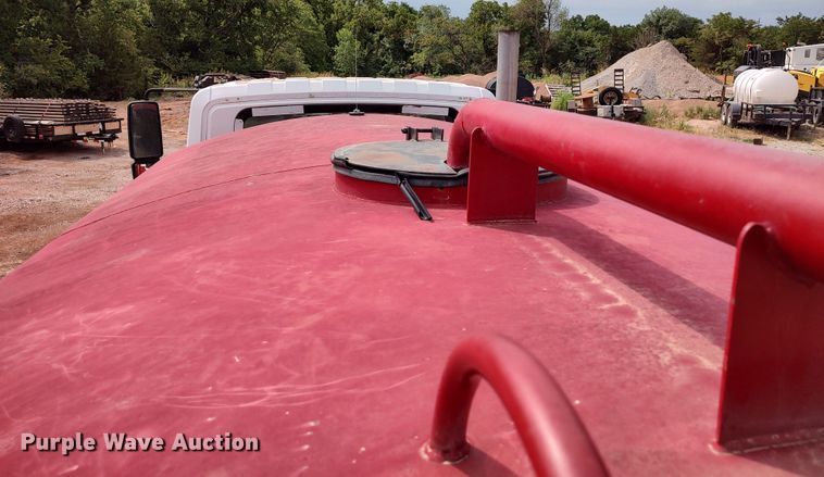 image for item JR9439 2003 International 8500  tank truck