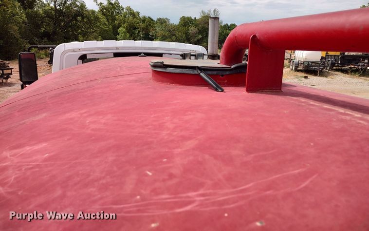 image for item JR9439 2003 International 8500  tank truck