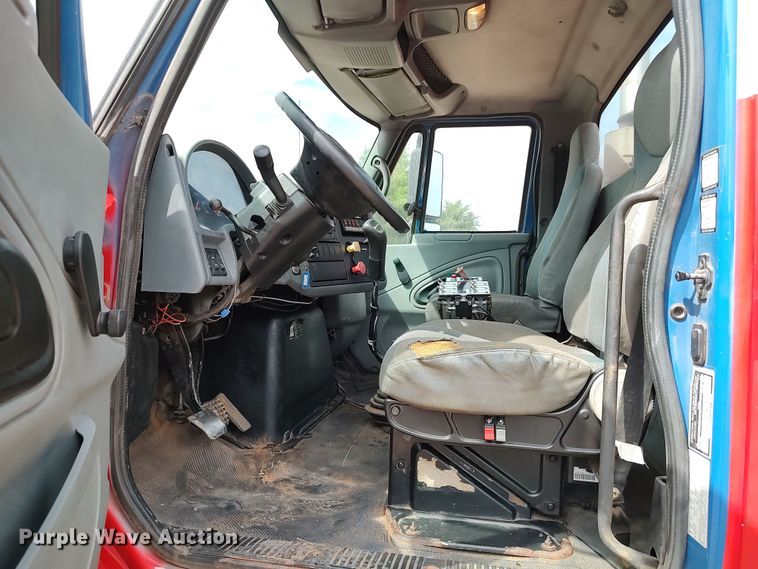 image for item JR9439 2003 International 8500  tank truck