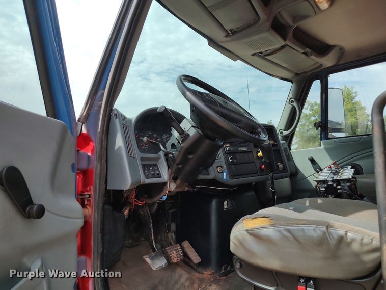 image for item JR9439 2003 International 8500  tank truck