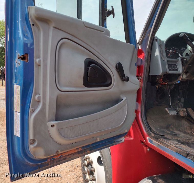 image for item JR9439 2003 International 8500  tank truck