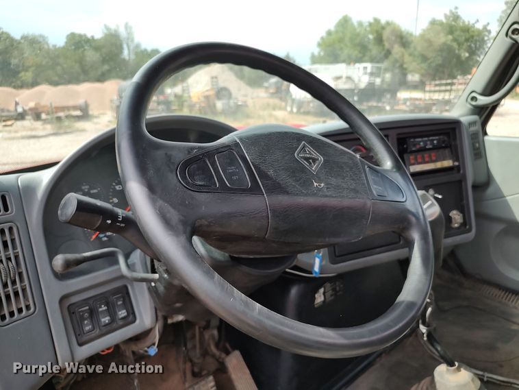 image for item JR9439 2003 International 8500  tank truck