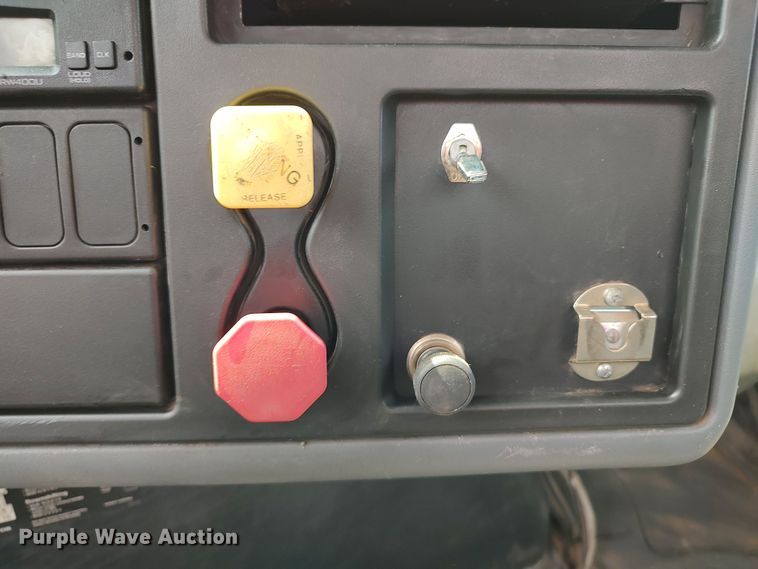 image for item JR9439 2003 International 8500  tank truck