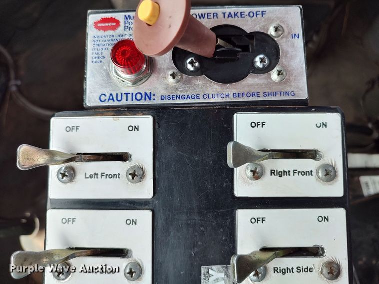 image for item JR9439 2003 International 8500  tank truck