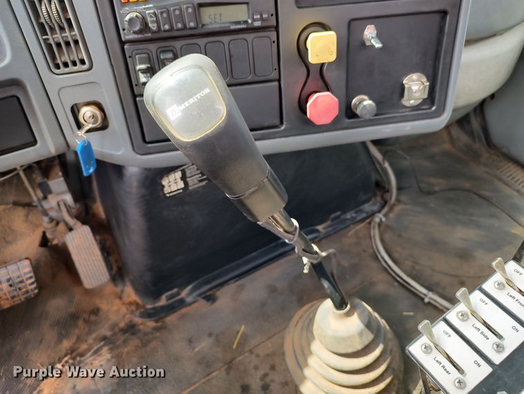 image for item JR9439 2003 International 8500  tank truck