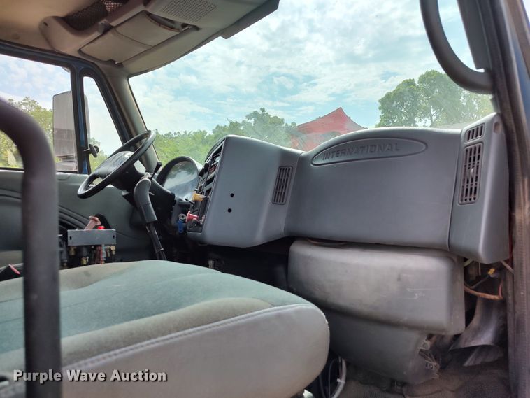 image for item JR9439 2003 International 8500  tank truck