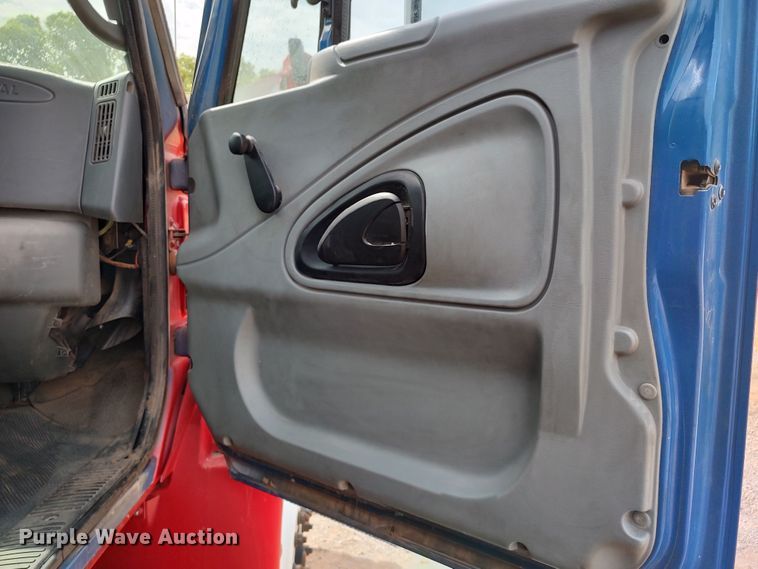 image for item JR9439 2003 International 8500  tank truck