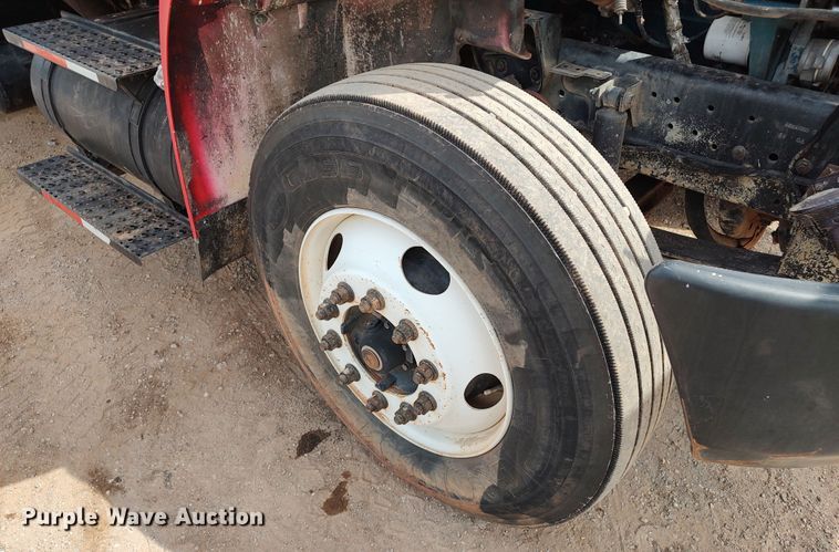 image for item JR9439 2003 International 8500  tank truck