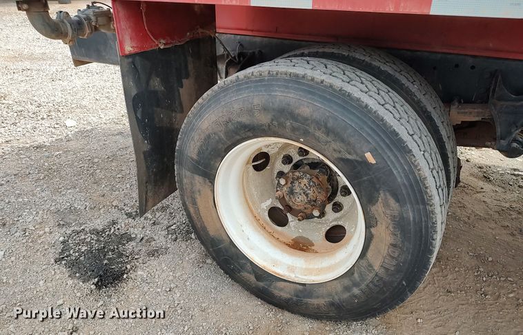 image for item JR9439 2003 International 8500  tank truck