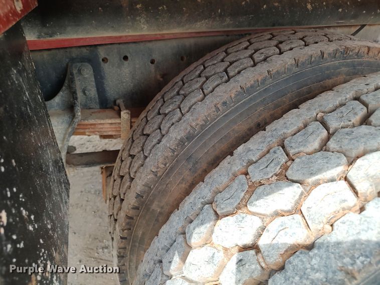 image for item JR9439 2003 International 8500  tank truck