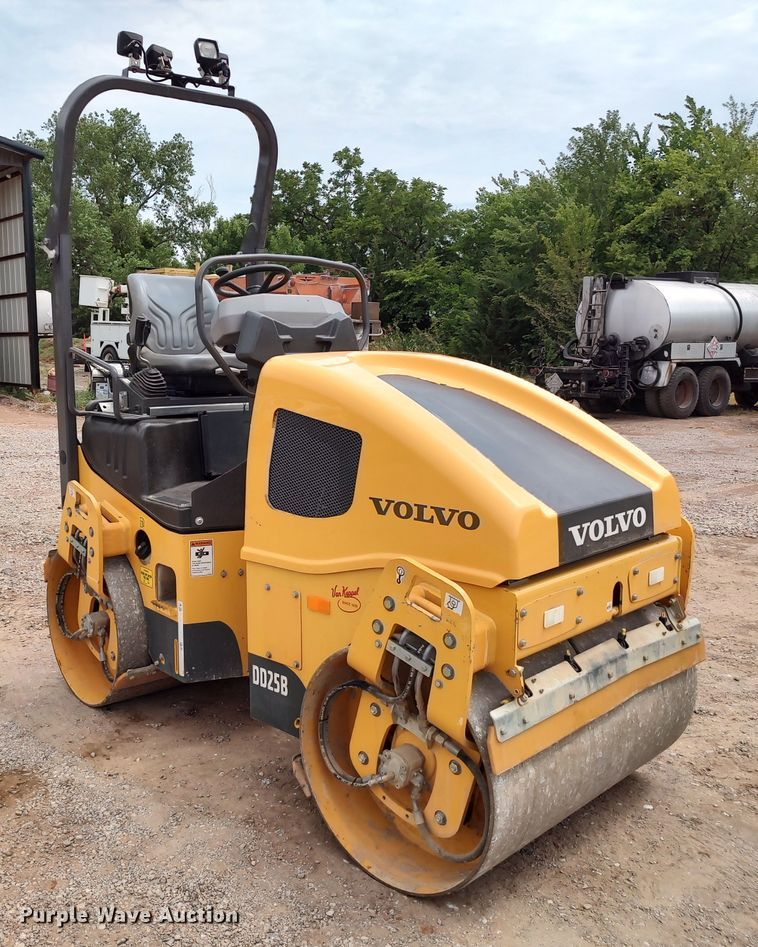 image for item JR9443 2019 Volvo DD25B  double drum vibratory roller