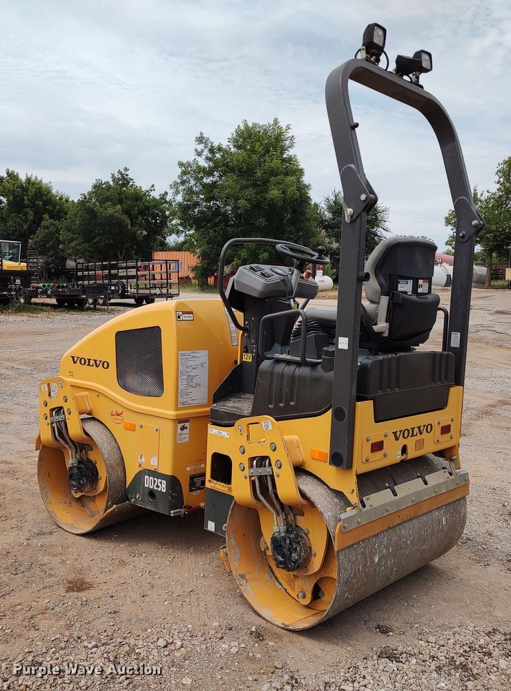 image for item JR9443 2019 Volvo DD25B  double drum vibratory roller