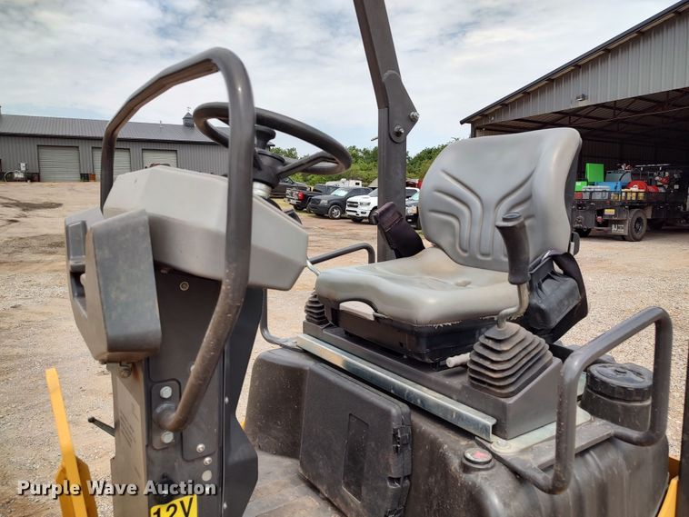 image for item JR9443 2019 Volvo DD25B  double drum vibratory roller