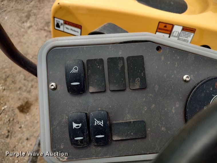image for item JR9443 2019 Volvo DD25B  double drum vibratory roller