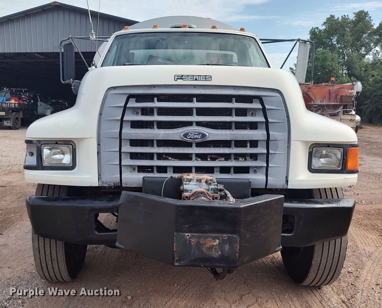 image for item JR9448 1998 Ford F800  oil distributor truck