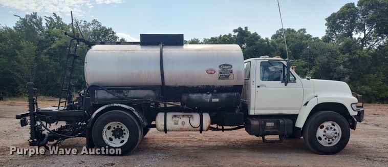 image for item JR9448 1998 Ford F800  oil distributor truck