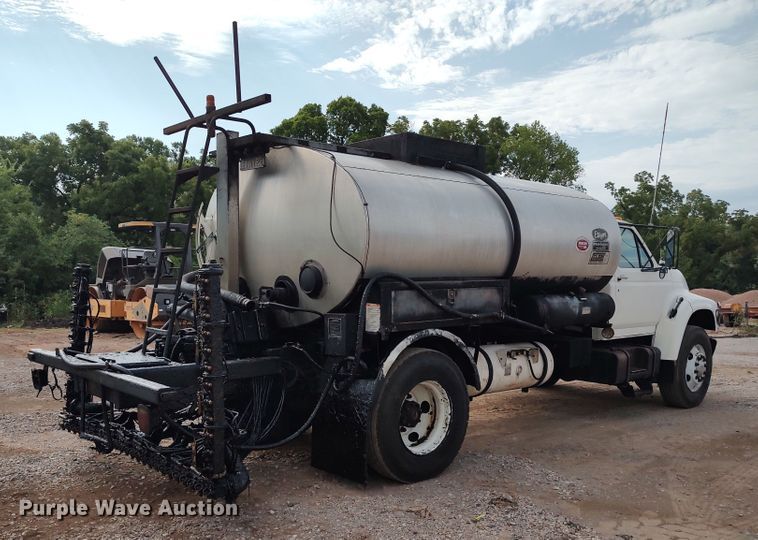 image for item JR9448 1998 Ford F800  oil distributor truck