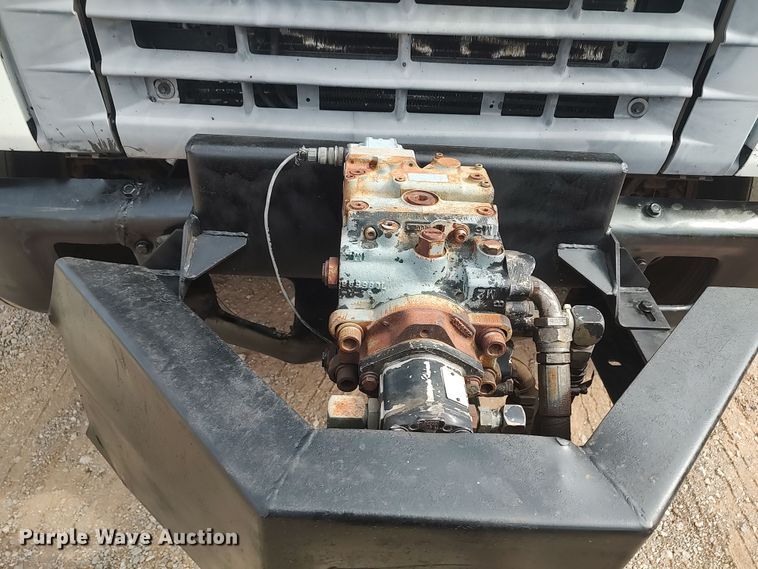 image for item JR9448 1998 Ford F800  oil distributor truck