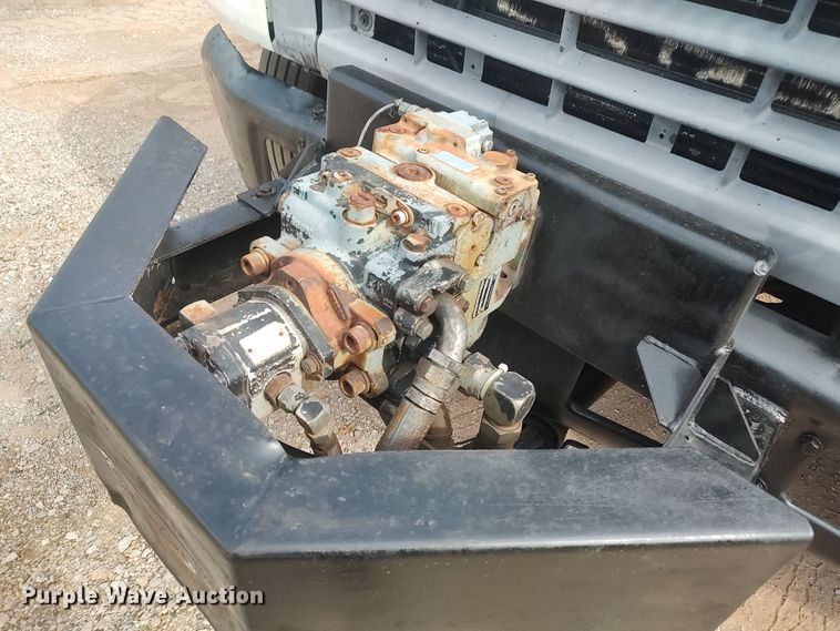 image for item JR9448 1998 Ford F800  oil distributor truck