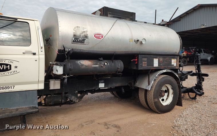 image for item JR9448 1998 Ford F800  oil distributor truck