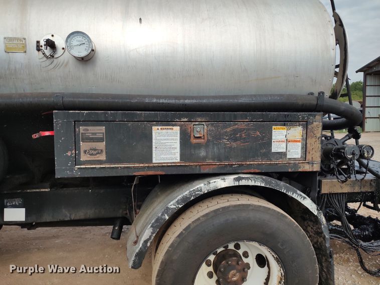 image for item JR9448 1998 Ford F800  oil distributor truck