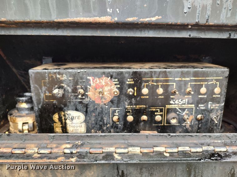 image for item JR9448 1998 Ford F800  oil distributor truck