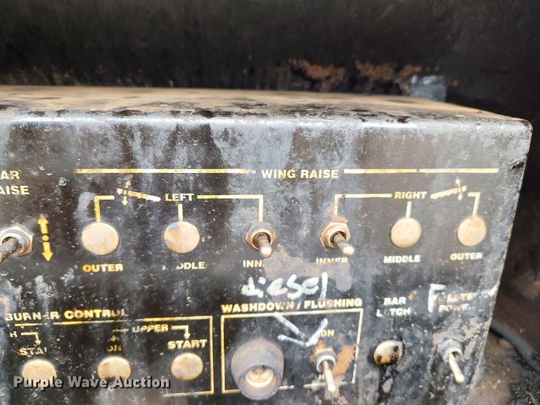 image for item JR9448 1998 Ford F800  oil distributor truck