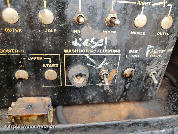 image for item JR9448 1998 Ford F800  oil distributor truck