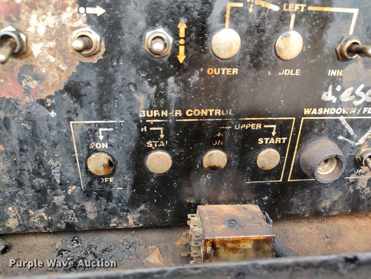 image for item JR9448 1998 Ford F800  oil distributor truck