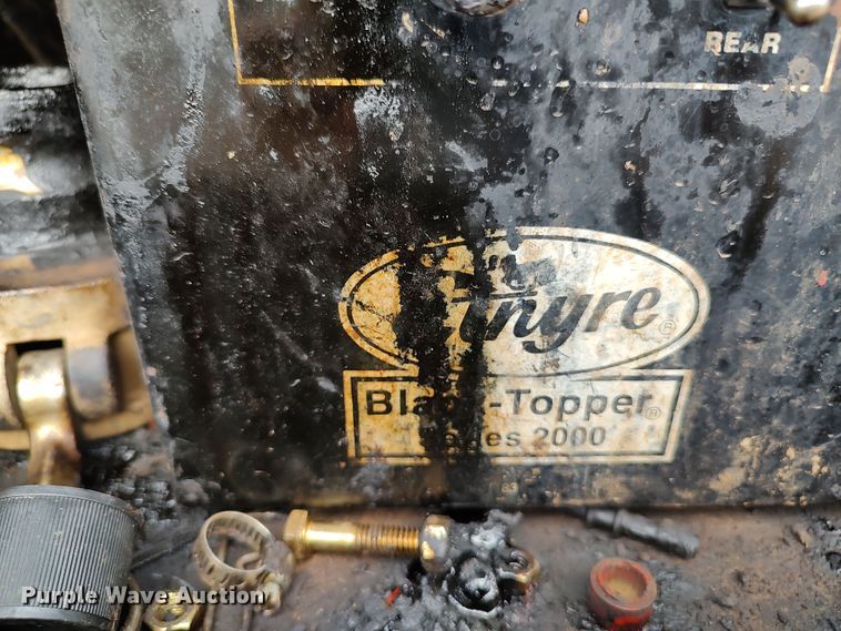 image for item JR9448 1998 Ford F800  oil distributor truck