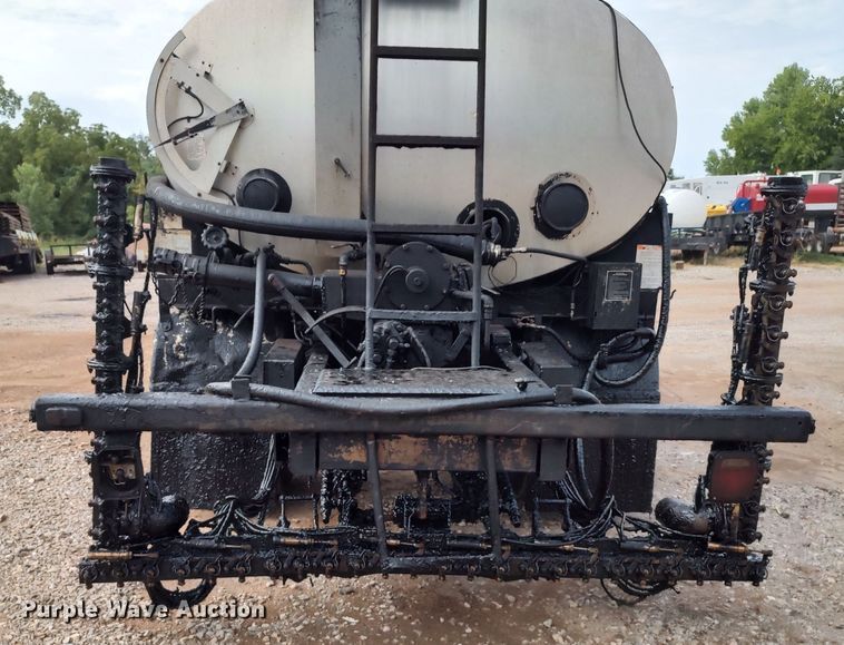 image for item JR9448 1998 Ford F800  oil distributor truck