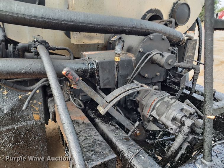 image for item JR9448 1998 Ford F800  oil distributor truck