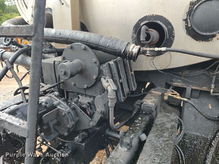 image for item JR9448 1998 Ford F800  oil distributor truck