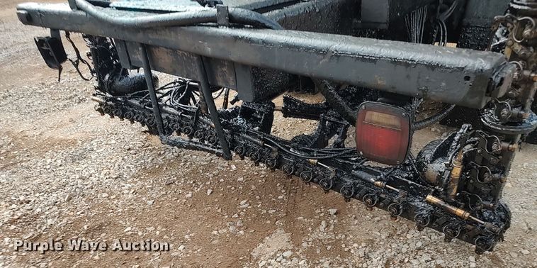 image for item JR9448 1998 Ford F800  oil distributor truck