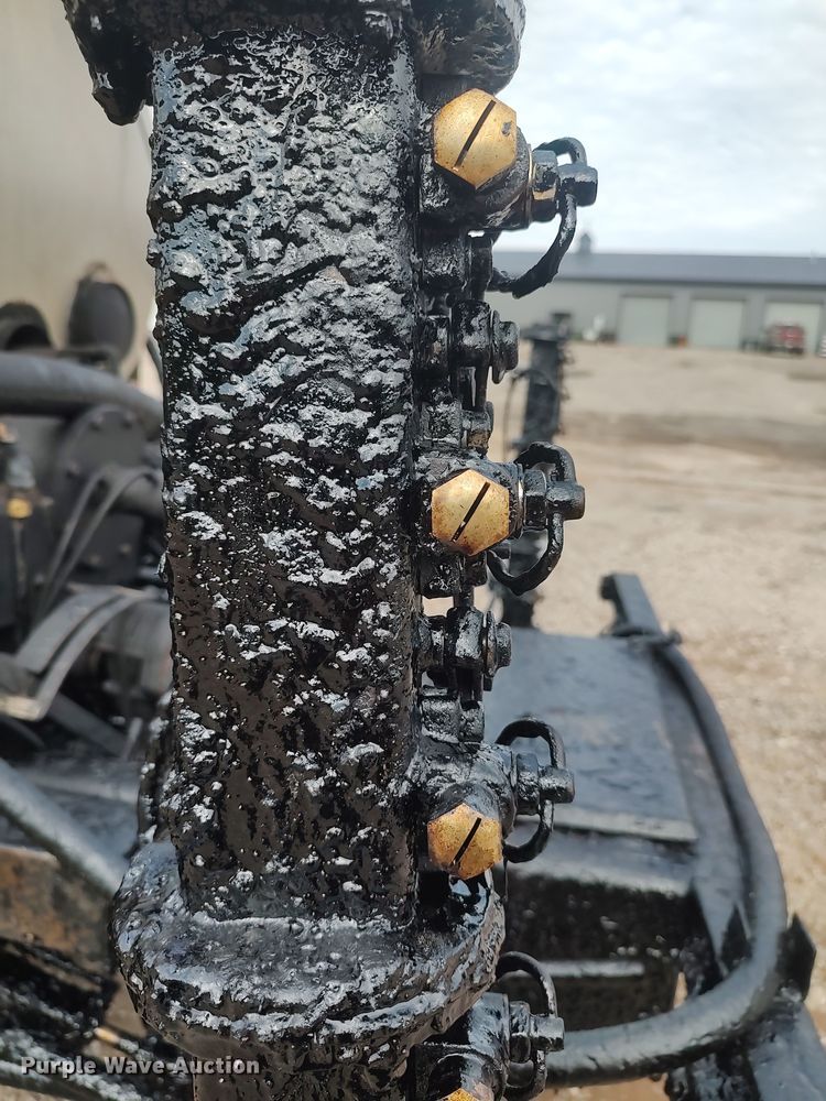 image for item JR9448 1998 Ford F800  oil distributor truck